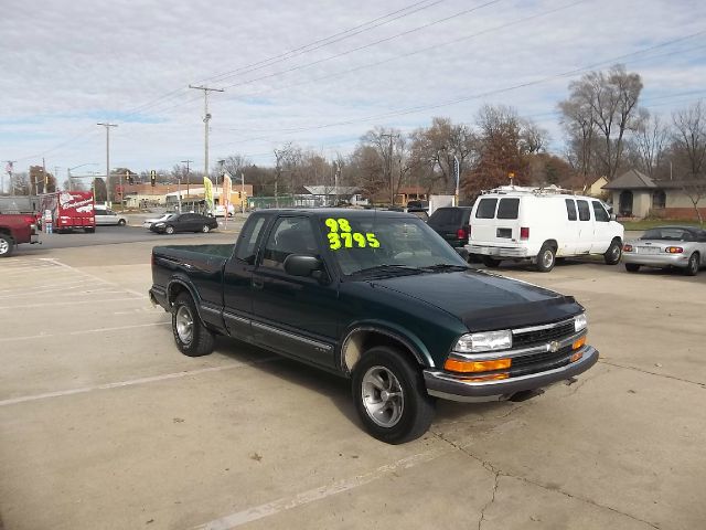 1998 Chevrolet S10 4dr Sdn Auto GLS w/XM