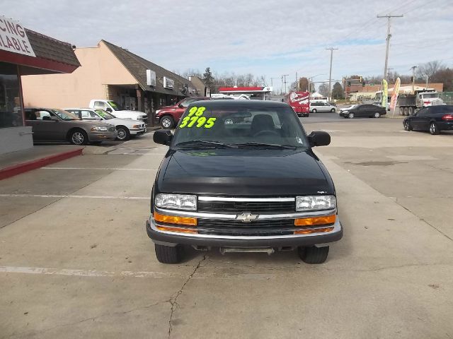 1998 Chevrolet S10 4dr Sdn Auto GLS w/XM