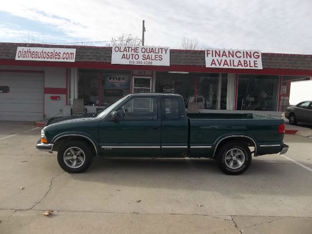 1998 Chevrolet S10 4dr Sdn Auto GLS w/XM