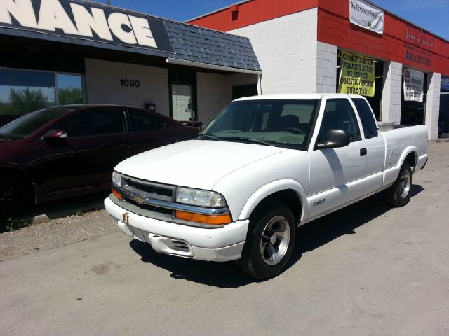 1998 Chevrolet S10 4dr Sdn Auto GLS w/XM