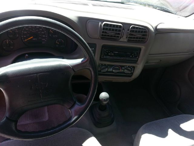 1998 Chevrolet S10 4dr Sdn Auto GLS w/XM