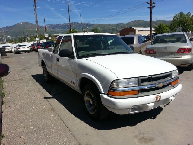 1998 Chevrolet S10 4dr Sdn Auto GLS w/XM