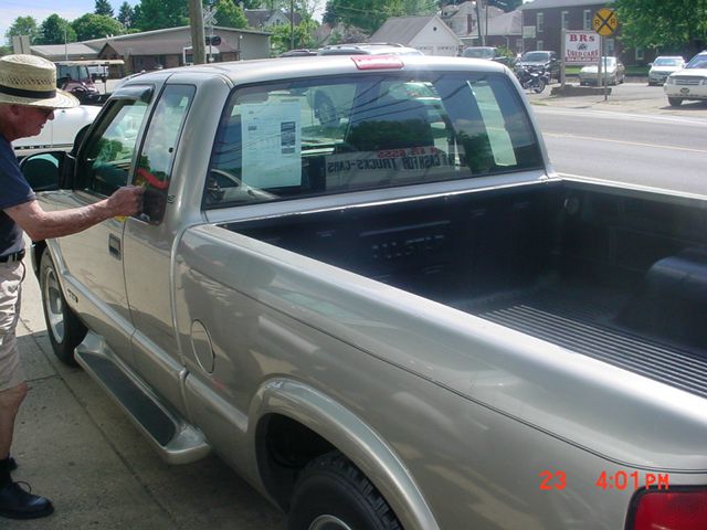 1998 Chevrolet S10 4dr Sdn Auto GLS w/XM