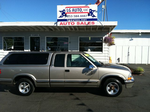 1998 Chevrolet S10 4dr Sdn Auto GLS w/XM