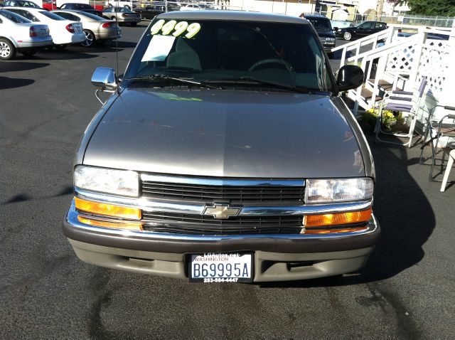 1998 Chevrolet S10 4dr Sdn Auto GLS w/XM