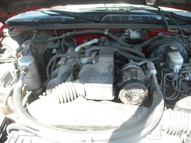 1998 Chevrolet S10 4dr Sdn Auto GLS w/XM