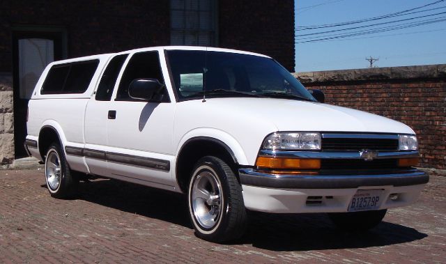 1999 Chevrolet S10 4dr Sdn Auto GLS w/XM