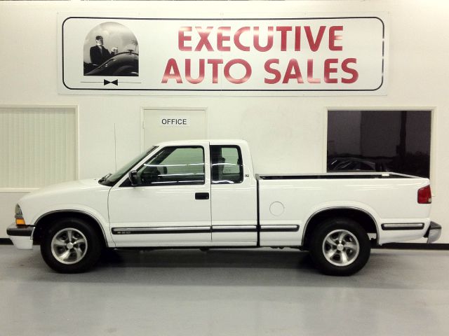 1999 Chevrolet S10 4dr Sdn Auto GLS w/XM