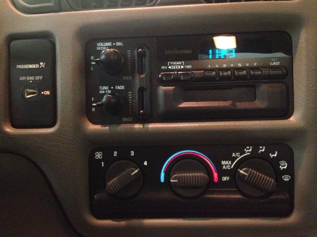 1999 Chevrolet S10 4dr Sdn Auto GLS w/XM