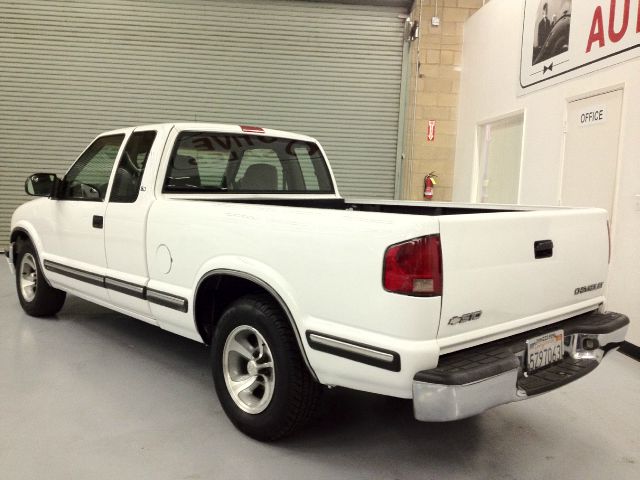 1999 Chevrolet S10 4dr Sdn Auto GLS w/XM