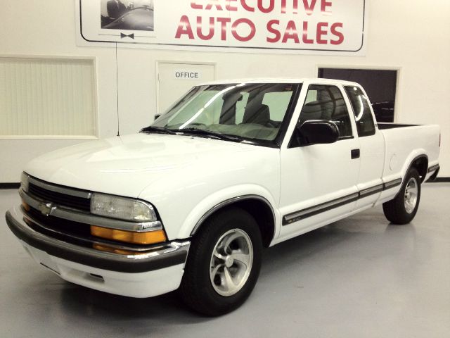 1999 Chevrolet S10 4dr Sdn Auto GLS w/XM