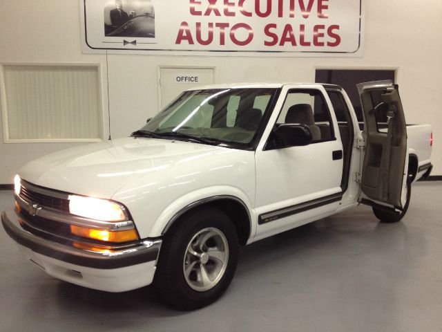 1999 Chevrolet S10 4dr Sdn Auto GLS w/XM