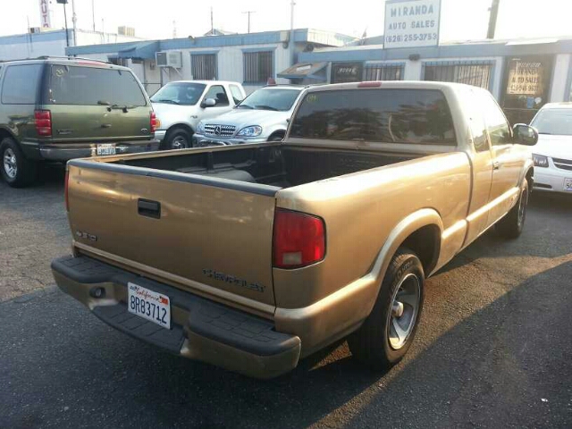 1999 Chevrolet S10 24 Box