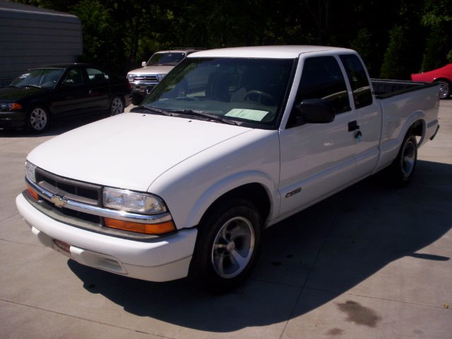 2000 Chevrolet S10 4dr Sdn Auto GLS w/XM