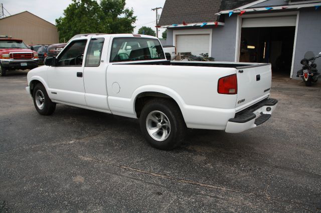 2000 Chevrolet S10 4dr Sdn Auto GLS w/XM