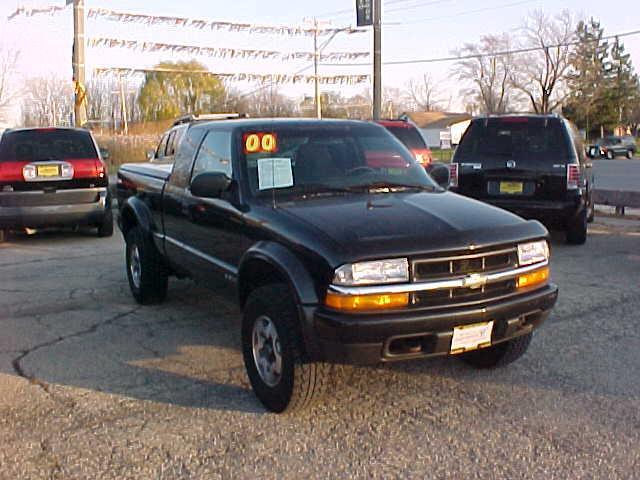 2000 Chevrolet S10 Base