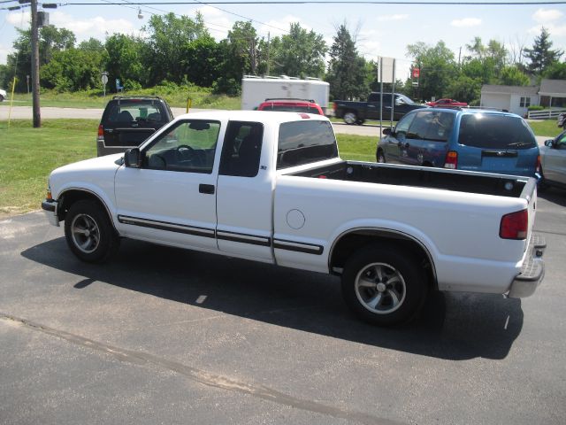 2000 Chevrolet S10 4dr Sdn Auto GLS w/XM