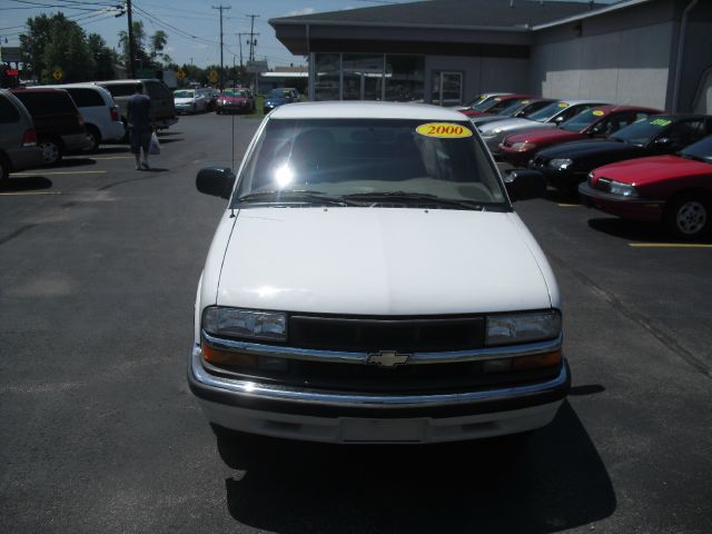 2000 Chevrolet S10 4dr Sdn Auto GLS w/XM