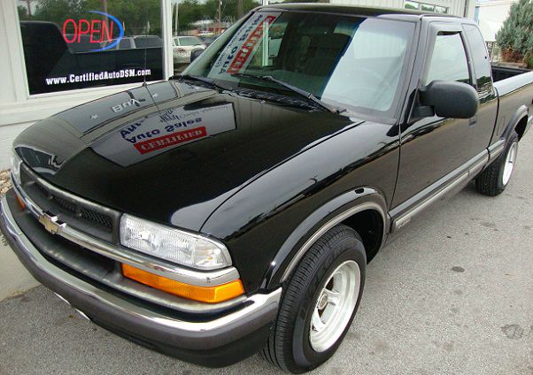 2000 Chevrolet S10 4dr Sdn Auto GLS w/XM