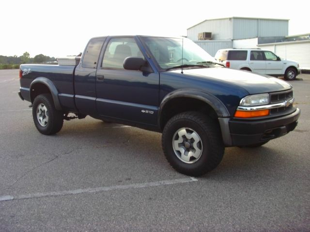 2000 Chevrolet S10 3.5 SE Coupe