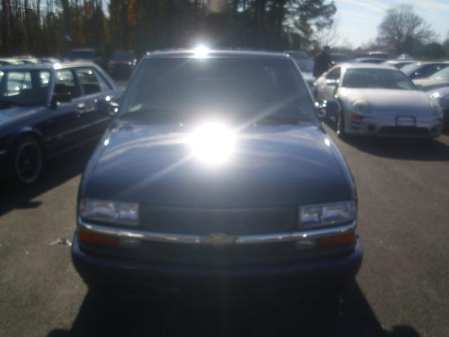 2000 Chevrolet S10 4dr Sdn Auto GLS w/XM