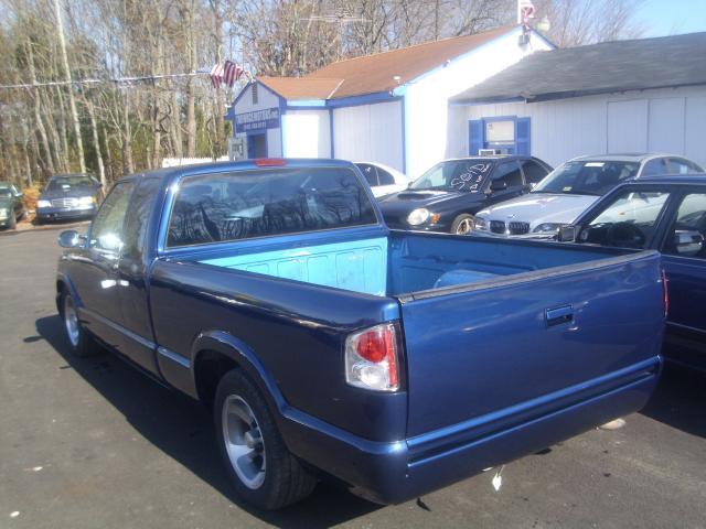 2000 Chevrolet S10 4dr Sdn Auto GLS w/XM