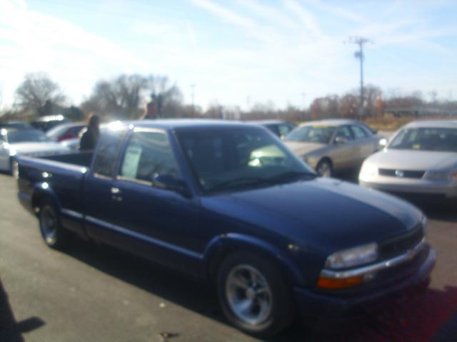 2000 Chevrolet S10 4dr Sdn Auto GLS w/XM