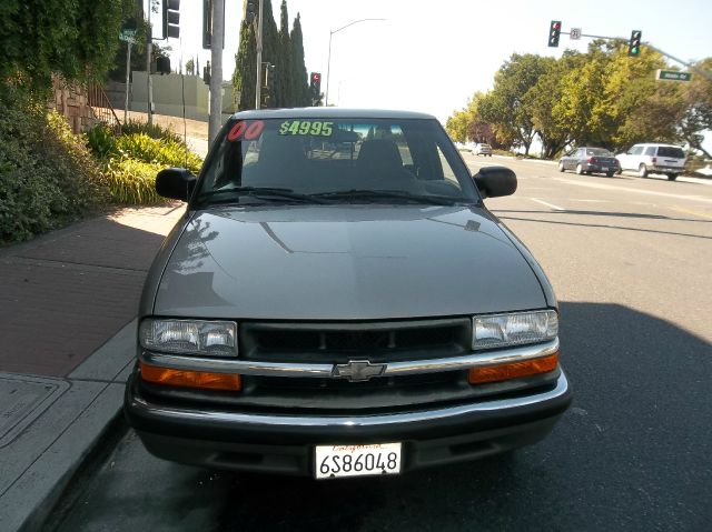 2000 Chevrolet S10 4dr Sdn Auto GLS w/XM