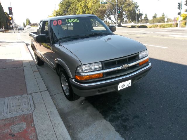 2000 Chevrolet S10 4dr Sdn Auto GLS w/XM