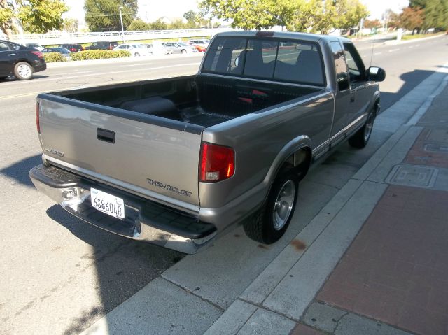 2000 Chevrolet S10 4dr Sdn Auto GLS w/XM