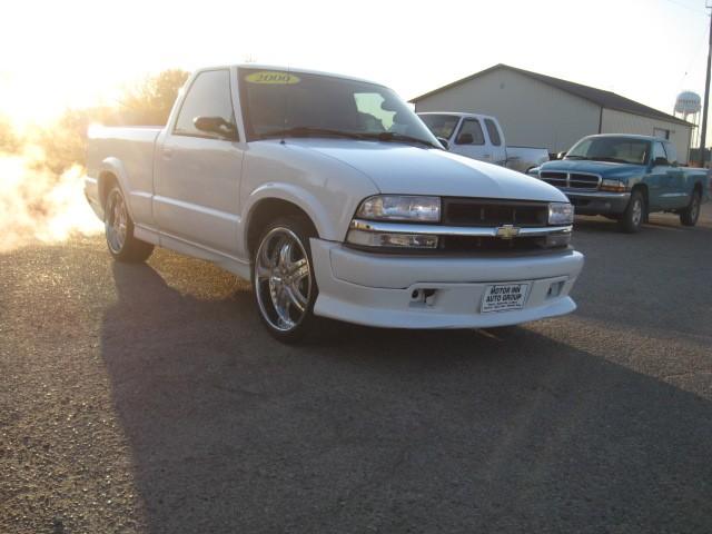 2000 Chevrolet S10 XLT 2WD