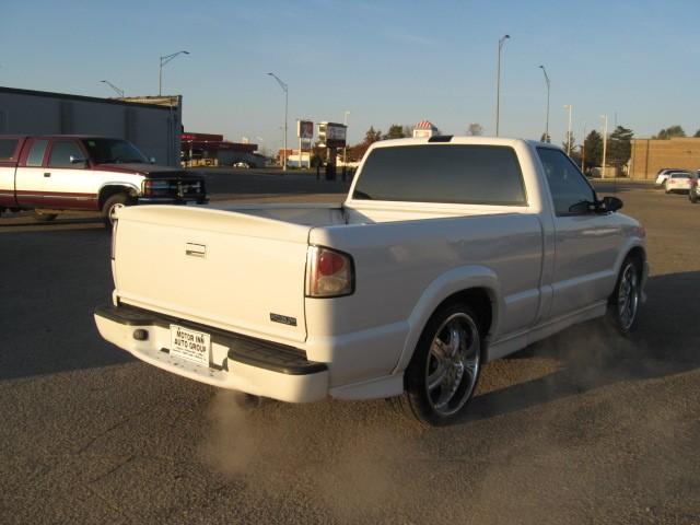 2000 Chevrolet S10 XLT 2WD