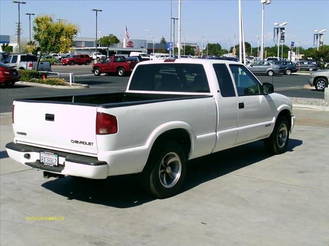 2000 Chevrolet S10 Crew Cab 4WD