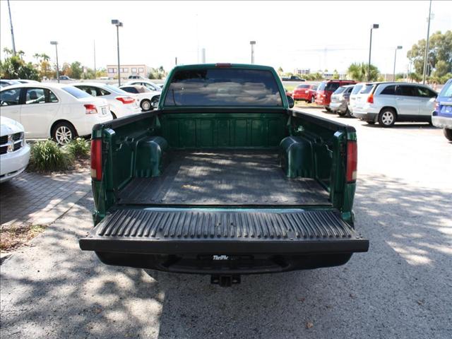 2000 Chevrolet S10 Base