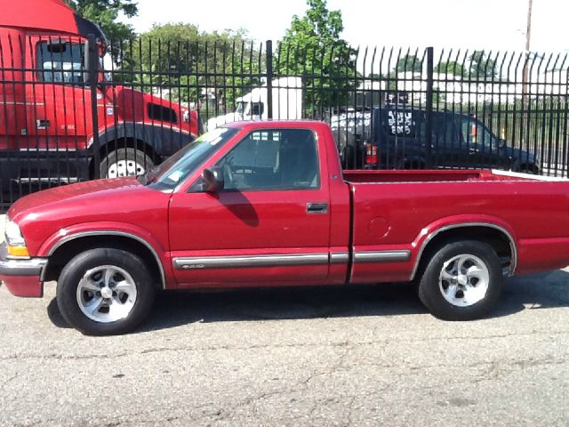 2000 Chevrolet S10 Short Box Standard