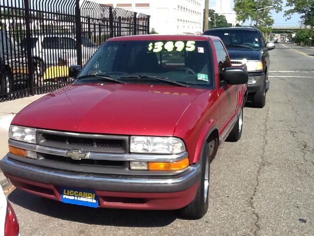 2000 Chevrolet S10 Short Box Standard