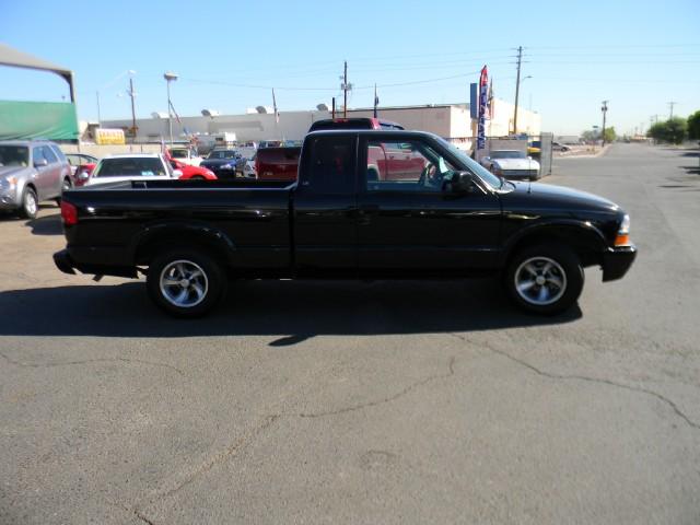 2000 Chevrolet S10 XLT 2WD