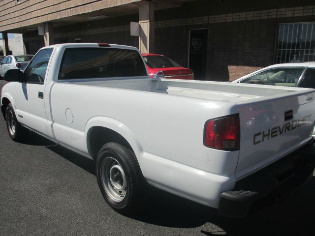 2000 Chevrolet S10 Short Box Standard