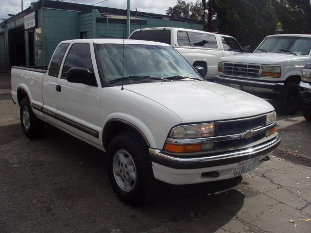 2000 Chevrolet S10 Unknown