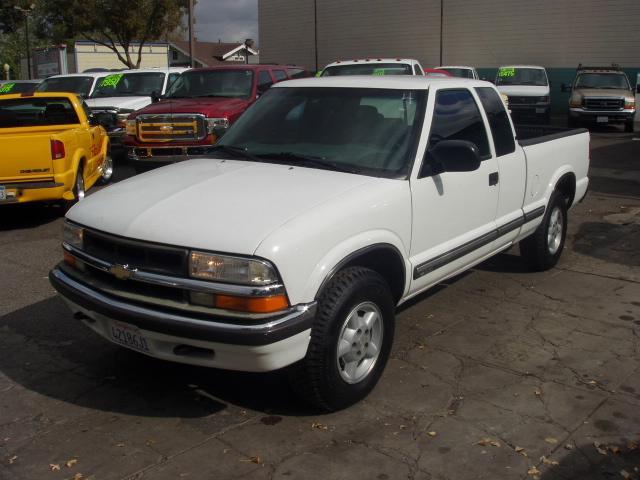 2000 Chevrolet S10 Unknown