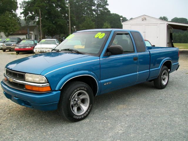 2000 Chevrolet S10 4dr Sdn Auto GLS w/XM