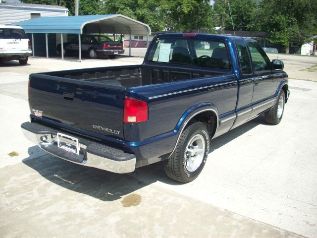 2000 Chevrolet S10 4dr Sdn Auto GLS w/XM