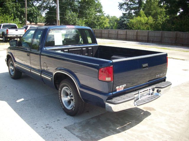 2000 Chevrolet S10 4dr Sdn Auto GLS w/XM