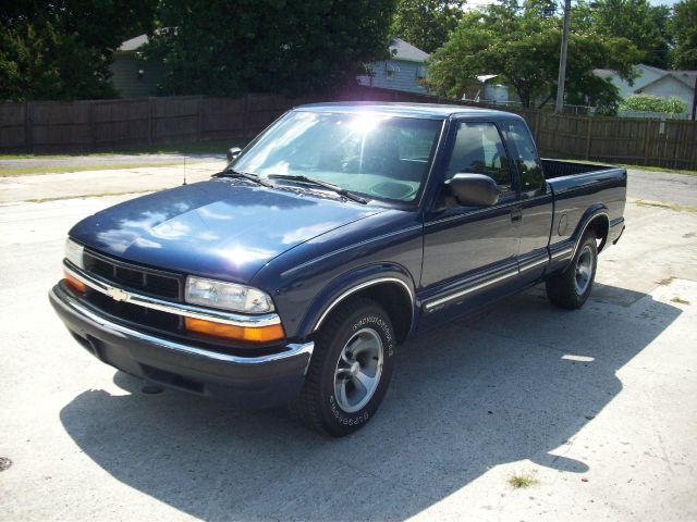 2000 Chevrolet S10 4dr Sdn Auto GLS w/XM