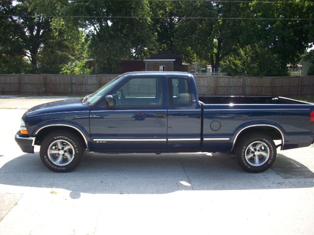 2000 Chevrolet S10 4dr Sdn Auto GLS w/XM