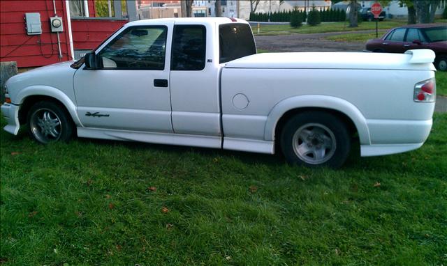 2000 Chevrolet S10 SXT Truck