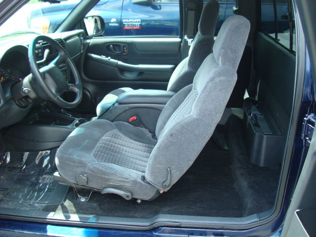 2000 Chevrolet S10 Handicap Lift And Control Leg 1 Owner