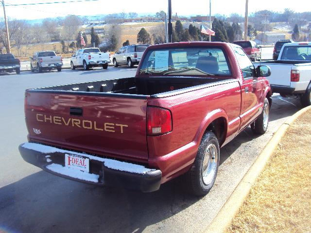 2001 Chevrolet S10 Base