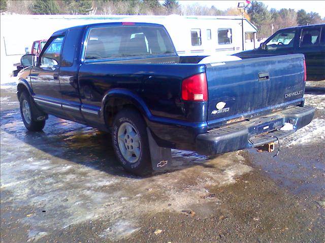 2001 Chevrolet S10 Base