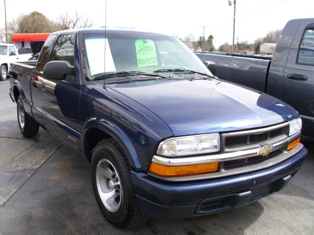 2001 Chevrolet S10 Base